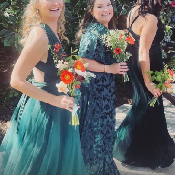 Emerald Green ✨ Convertible Infinity Bridesmaid Dress – One Size Fits Most - Picture 7 of 11